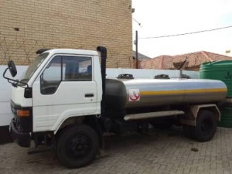 Toyota-4Ton-Tanker-Truck-For-Sale