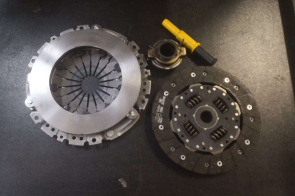 How to know if it's time to replace your car's clutch